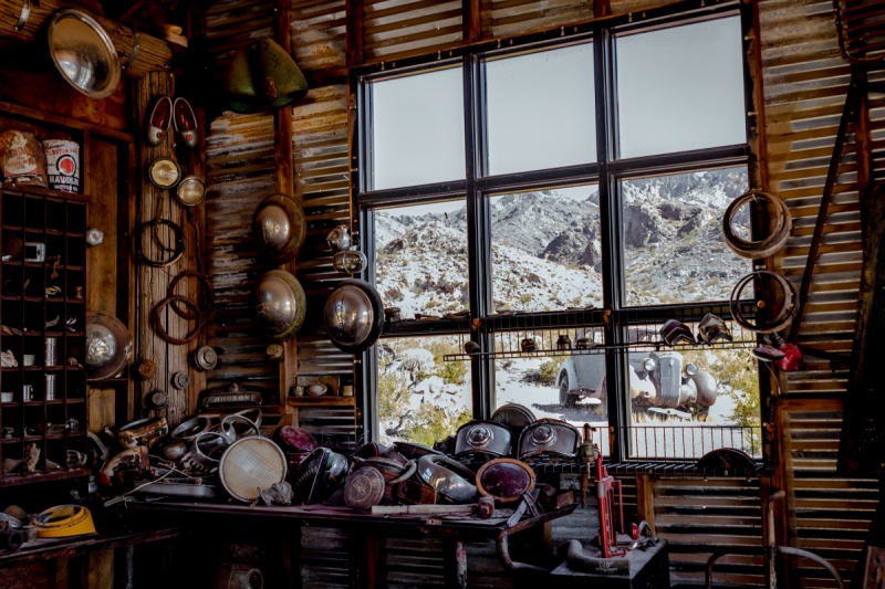 cordonnerie-ST MARTIN DU VAR-min_shop_window_part_junk_abandoned-138873